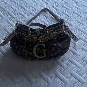 Designer-Inspired Black Monogram Shoulder Bag with G Emblem Guess bag